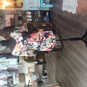 LuLaRoe xl floral top, sequin pocket NWOT AR